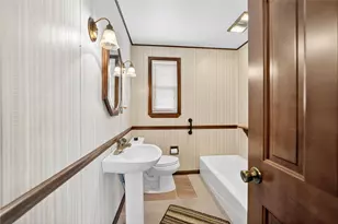 423 Victoria St, Washington Township, PA 15012 - Photo 18