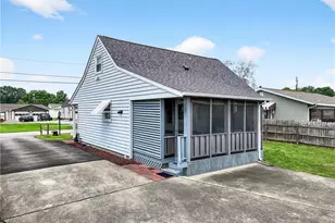 423 Victoria St, Washington Township, PA 15012 - Photo 6