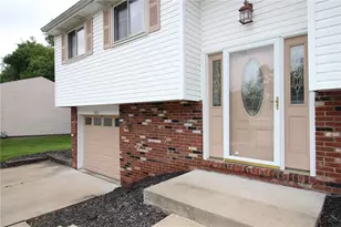 2883 Amy Dr, South Park, PA 15129 - Photo 2