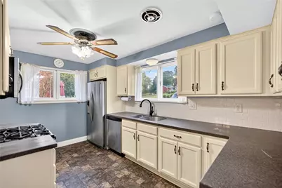 472 Amherst Avenue, Moon/Crescent Twp, PA 15108 - Photo 6