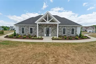 301 Stately Ct, Adams Township, PA 16046 - Photo 18