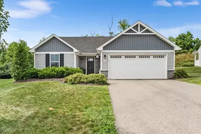 572 Birch Dr, Chartiers, PA 15342 - Photo 1