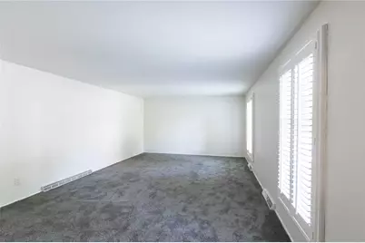 1910 Overland Ct, Pittsburgh, PA 15101 - Photo 4