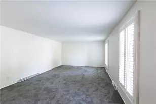 1910 Overland Ct, Pittsburgh, PA 15101 - Photo 4