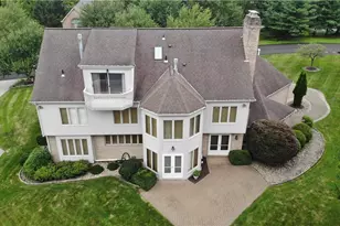 2644 Carriage House Dr, Hampton, PA 15101 - Photo 2