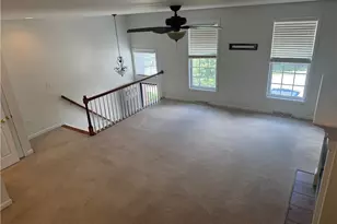 523 E Vanderbilt Ct, Adams Township, PA 16046 - Photo 6