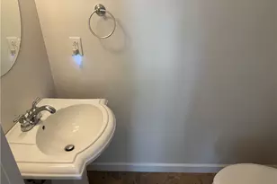 523 E Vanderbilt Ct, Adams Township, PA 16046 - Photo 12