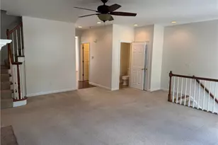 523 E Vanderbilt Ct, Adams Township, PA 16046 - Photo 8