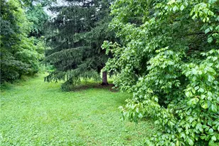 527 Sugar Ln, Clarksville, PA 15322 - Photo 6