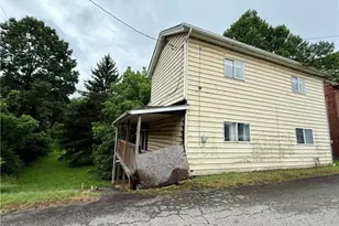 527 Sugar Ln, Clarksville, PA 15322 - Photo 2