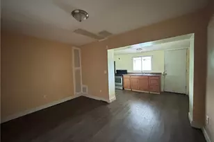 405 S 5th St, Jeannette, PA 15644 - Photo 8