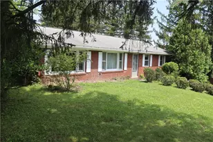 101 Lake Dr, Ligonier Township, PA 15658 - Photo 2