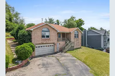 205 Veneze Dr, Robinson Twp, PA 15205 - Photo 2