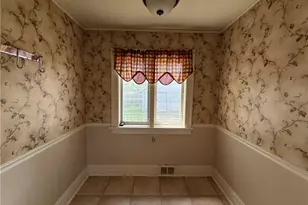 414 E Edgewood Ave, New Castle, PA 16105 - Photo 8