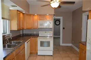 414 E Edgewood Ave, New Castle, PA 16105 - Photo 6