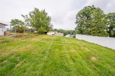 352 Pershing Ave, Chartiers, PA 15342 - Photo 4