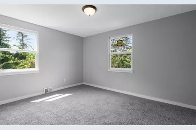 540 Center Hill Rd, Pittsburgh, PA 15239 - Photo 16