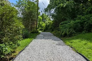 555 Steel Hill Rd, Kirby - Mount Morris, PA 15349 - Photo 4