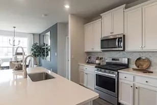 105 Victoria Dr, Findlay Township, PA 15108 - Photo 4