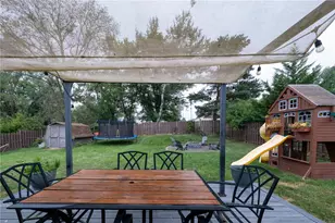 325 Sunridge Dr, Economy, PA 15042 - Photo 32