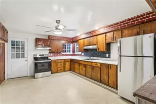 3052 Boughter Dr, Shenango Township, PA 16101 - Photo 12