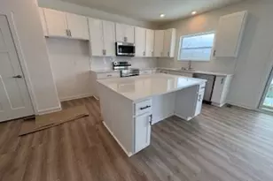 1627 Windsor Dr, Irwin, PA 15642 - Photo 2