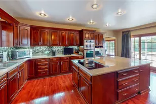 1490 Olde Stable Ln, Moon/Crescent Twp, PA 15108 - Photo 6