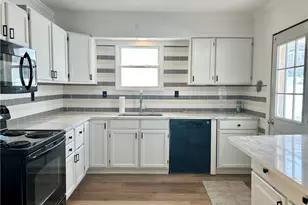 403 Lowell St, Vandergrift, PA 15690 - Photo 6