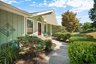 434 Robinhood Ln, Peters Township, PA 15317 - Photo 2