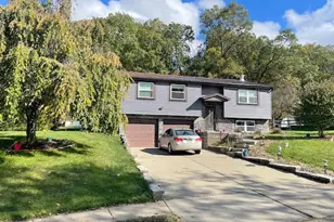 615 Nova Dr, Economy, PA 15042 - Photo 2