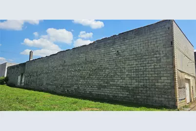 107,109,111 E Long Ave, New Castle, PA 16101 - Photo 2