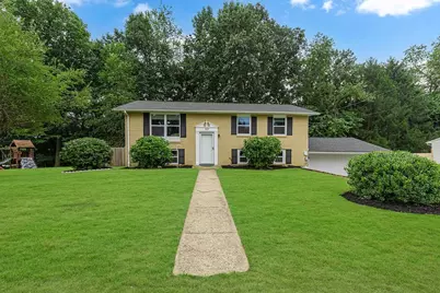 113 Edgewood Cir, Ohioville, PA 15052 - Photo 1