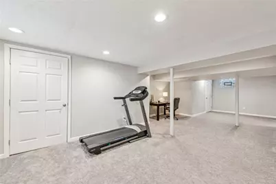 301 Lewis Ave, Jeannette, PA 15644 - Photo 16