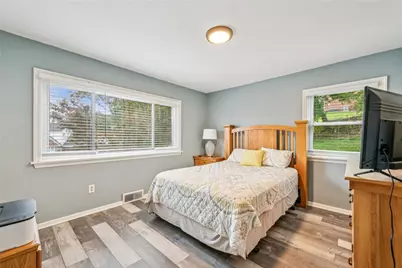 301 Lewis Ave, Jeannette, PA 15644 - Photo 8