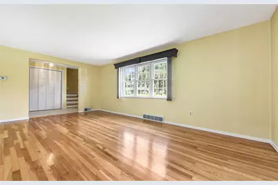 524 Rainier Dr, Pittsburgh, PA 15239 - Photo 6