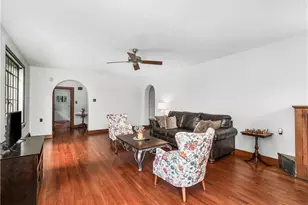 2501 Oakwood Rd, Pittsburgh, PA 15116 - Photo 10