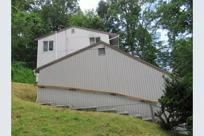 860 Parkview Drive, Westmont Hilltop School District, PA 15905 - Photo 2