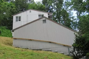 860 Parkview Dr, Westmont Hilltop School District, PA 15905 - Photo 2