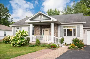 504 N Buhl Farm Dr, Hermitage, PA 16148 - Photo 2