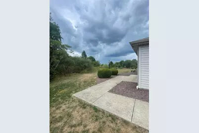 137 Arlington Dr #137, Slippery Rock, PA 16057 - Photo 2