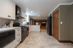 1072 Renton Rd, Pittsburgh, PA 15239 - Photo 8