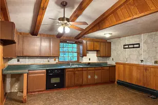 698 Austin Blvd, Mount Pleasant Township, PA 15610 - Photo 10