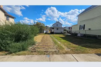 325 1/2 Quay Street, Vandergrift, PA 15629 - Photo 1