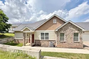 140 Rosemary Ln, Economy, PA 15005 - Photo 1