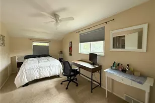 1051 Grandview Ave, Bridgeville, PA 15017 - Photo 18