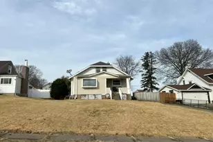 715 Carl Ave, New Kensington, PA 15068 - Photo 1