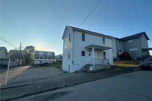 17 N Silver St, Mt Pleasant Boro, PA 15666 - Photo 2