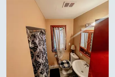 1638 Shady Dr, Farrell, PA 16121 - Photo 10