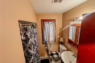 1638 Shady Dr, Farrell, PA 16121 - Photo 10