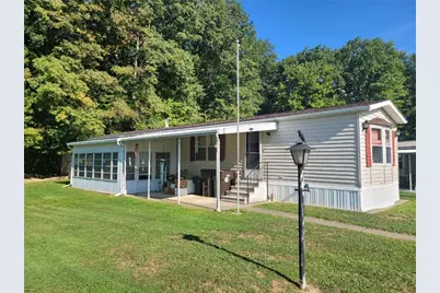 1529 Lee Ln, Grove City Boro, PA 16127 - Photo 2